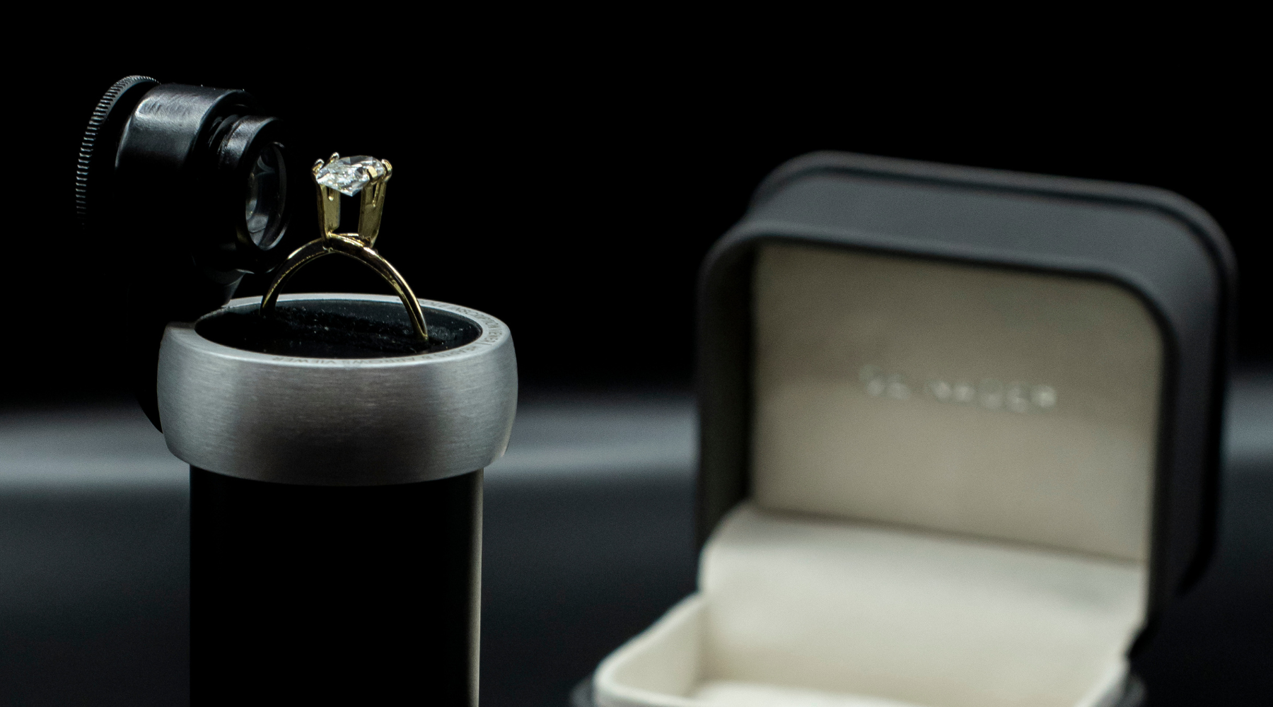 Las 4C's en diamantes: la guía definitiva para elegir el anillo de compromiso perfecto